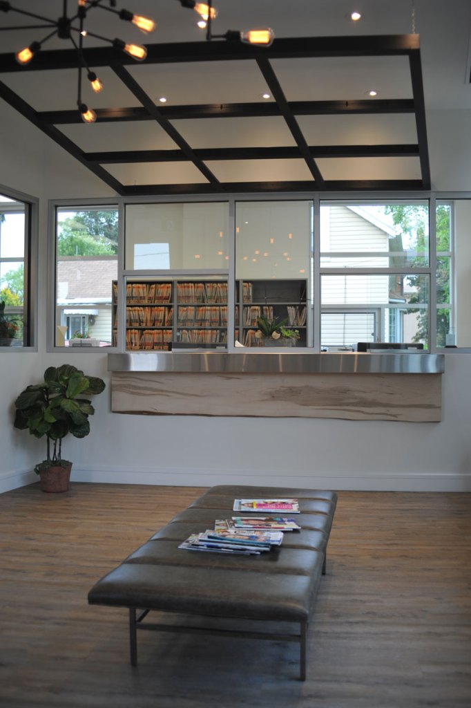  oral surgeon waiting room and reception area in St. Catharines